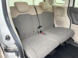 後部座席も気になるようなキズ・汚れやへたり等、大きなダメージはなく、良好な状態です。