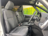運転席シート廻りは使用感も少なく、良好な状態となっています。前オーナー様が丁寧に使っていたことがよくわかりますね。