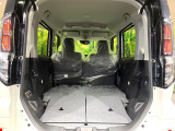 普段のお買い物や通勤、送迎等に十分な荷室スペースを確保しております。セカンドシートを倒すと、大きな荷物の積載も可能です♪