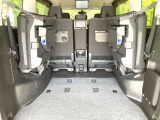 普段のお買い物や通勤、送迎等に十分な荷室スペースを確保しております。セカンドシートを倒すと、大きな荷物の積載も可能です♪