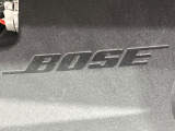 【BOSEサウンドシステム】メーカーオプションの高品位サウンドシステムを搭載。専用のチューニングが施された大小様々なスピーカーから良質なサウンドが奏でられ、臨場感あふれる音響空間を演出します。