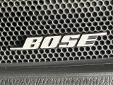 【BOSEサウンドシステム】メーカーオプションの高品位サウンドシステムを搭載。専用のチューニングが施された大小様々なスピーカーから良質なサウンドが奏でられ、臨場感あふれる音響空間を演出します。