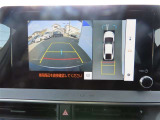 (パノラミックビューモニタ-)車を上から見たような映像で死角もバッチリ確認できます。