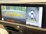 【パノラミックビューモニター】専用のカメラにより、上から見下ろしたような視点で360度クルマの周囲を確認することができます☆縦列駐車や幅寄せ時に活躍してくれます♪