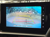 【バックカメラ】駐車時に後方がリアルタイム映像で確認できます。大型商業施設や立体駐車場での駐車時や、夜間のバック時に大活躍!運転スキルに関わらず、今や必須となった装備のひとつです!