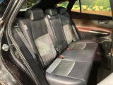後部座席も気になるようなキズ・汚れやへたり等、大きなダメージはなく、良好な状態です。