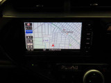 社外品のSDメモリーナビを装備しています。行き先を入力したら目的地まで音声案内してくれます。