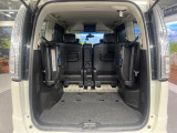 後席を格納すると、これだけの広さが!シーンに合わせたシートアレンジで、大きな荷物も積むことが出来ます♪