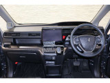 操作性に優れた運転席となります!小物入れや各ボタンの配置にこだわり、使いやすいです!座り心地もよく視認性も良好なのでロングドライブもお任せ下さい!