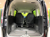 普段のお買い物や通勤、送迎等に十分な荷室スペースを確保しております。セカンドシートを倒すと、大きな荷物の積載も可能です♪