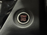 【プッシュスタート】スマートキーを持っているだけ、鍵を差し込むことなく、ボタンを押すだけでエンジン始動や停止を行うことができます。