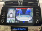 【パノラミックビューモニター】専用のカメラにより、上から見下ろしたような視点で360度クルマの周囲を確認することができます☆死角部分も確認しやすく、狭い場所での切り返しや駐車もスムーズに行えます。