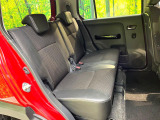 後部座席も気になるようなキズ・汚れやへたり等、大きなダメージはなく、良好な状態です。