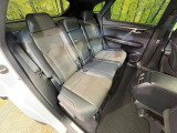 後部座席も気になるようなキズ・汚れやへたり等、大きなダメージはなく、良好な状態です。