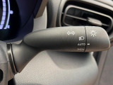 【オートライト】周りの明るさに応じて自動でヘッドライトの点灯・消灯ができる機能です!ライトの付け忘れ・消し忘れなどが無くなり、雨の日や夕方の走行も安心!トンネル通過時も便利ですね♪