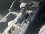【 シフト 】シフトも操作しやすく快適なドライブを楽しんでいただけます。
