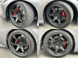 フロント:255/40R19 リア:275/35R19 社外アルミホイール装着。