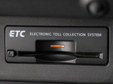 コンソール内一体型のビルトインETC装備!見た目の部分も良いですが、ETCカードの盗難防止になる設置箇所です!料金所の渋滞回避!時間帯・日によって料金の軽減を受けられます!ストレス知らずのドライブ!