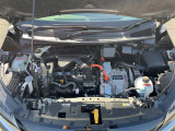 エンジンルームの画像です。店舗にて現車の確認もいただけますので、お電話で在庫のご確認の上是非ご来店くださいませ!!!ワクワクするクルマ選びをご提案します!