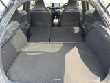 普段のお買い物や通勤、送迎等に十分な荷室スペースを確保しております。セカンドシートを倒すと、大きな荷物の積載も可能です♪