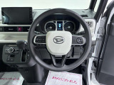 たとえばダイハツのお店にある、たくさんのスマアシ搭載車は、正常に作動する事をしっかり確認します。