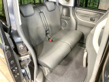 後部座席も気になるようなキズ・汚れやへたり等、大きなダメージはなく、良好な状態です。