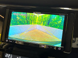 【バックカメラ】駐車時に後方がリアルタイム映像で確認できます。大型商業施設や立体駐車場での駐車時や、夜間のバック時に大活躍!運転スキルに関わらず、今や必須となった装備のひとつです!