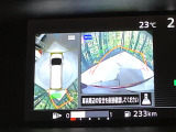 【アラウンドビューモニター】専用のカメラにより、上から見下ろしたような視点で360度クルマの周囲を確認することができます☆死角部分も確認しやすく、狭い場所での切り返しや駐車もスムーズに行えます。