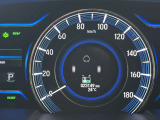 大きく見やすい針式メーターを装備。お車の状態がわかりやすく表示されます。見やすくてうれしい装備です