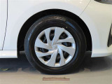 純正のスチールホイール+ホイールキャップ装着車です。