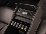 後席もVIP装備!後席センターコンソールの画像です!こちらのお車には、後席にもパワーシートが装備されています!更にオーディオなども後席から操作出来るなど豪華!ゲストに喜んで頂ける装備ですね!