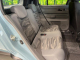 後部座席も気になるようなキズ・汚れやへたり等、大きなダメージはなく、良好な状態です。