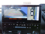 (パノラミックビューモニタ-)車を上から見たような映像で死角もバッチリ確認できます。
