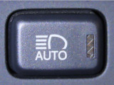 オートマチックハイビームを装備しております。