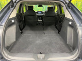ラゲッジルームは、大容量のスペースを確保。普段のお買い物からレジャーまで、幅広く活躍してくれます!また、リアシートを倒すことでバリエーション豊かにお使いいただけます。