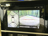 【マルチビューカメラシステム】専用のカメラにより、上から見下ろしたような視点で360度クルマの周囲を確認することができます☆死角部分も確認しやすく、狭い場所での切り返しや駐車もスムーズに行えます。