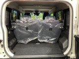 普段のお買い物や通勤、送迎等に十分な荷室スペースを確保しております。セカンドシートを倒すと、大きな荷物の積載も可能です♪