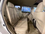 後部座席も気になるようなキズ・汚れやへたり等、大きなダメージはなく、良好な状態です。