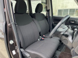 運転席まわりには十分なスペースがあり、大柄な方でもゆったり運転していただける環境です。