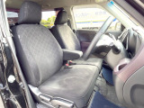 運転席シート廻りは使用感も少なく、良好な状態となっています。前オーナー様が丁寧に使っていたことがよくわかりますね。