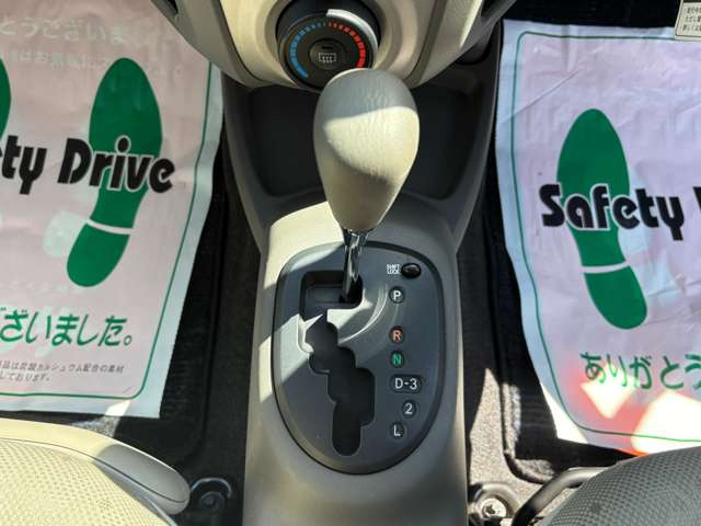 トヨタ ヴィッツ 1.3 F 4WD 後期型 社外ナビ スマートキー 走行56300km