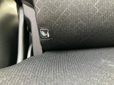 【リヤシート】ISOFIX対応チャイルドシート固定用アンカーが付いていますのでチャイルドシートを載せてお子さんとのお出かけも安心です◎