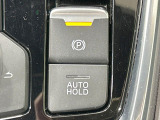 【オートブレーキホールド】信号待ちや渋滞で停車時にブレーキから足を離しても、停止状態を保持してくれます。前進するときはアクセルを踏めば自動で解除されるので安心♪街乗り運転が楽になります♪