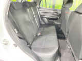 後部座席も気になるようなキズ・汚れやへたり等、大きなダメージはなく、良好な状態です。
