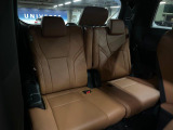 3列目シートはもちろん状態良好☆大人でもゆったりと座って頂けますので、大人数でのお出かけもラクラクです♪ご家族で、気の知れた仲間で、ドライブに行くのが楽しみですね♪