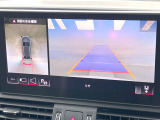 ●パノラミックビューモニター:専用のカメラにより、上から見下ろしたような視点で360度クルマの周囲を確認することができます☆死角部分も確認しやすく、狭い場所での切り返しや駐車もスムーズに行えます。