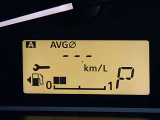 メーター内には走行距離の他、平均燃費、瞬間燃費の表示が出来ますのでエコ運転に役立ちます。
