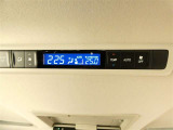 後部座席にもオートエアコン装備ですから車内は、とっても快適です。
