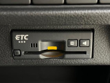 ETCカードを挿入することで高速道路を利用する際の支払いがキャッシュレスになったり、ETCスマートインターチェンジが利用できます。保証は製造メーカー修理保証のみで期間外のものは対象外となります。
