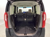 リアシートを倒すと、ラゲッジスペースを広くお使いいただけます!